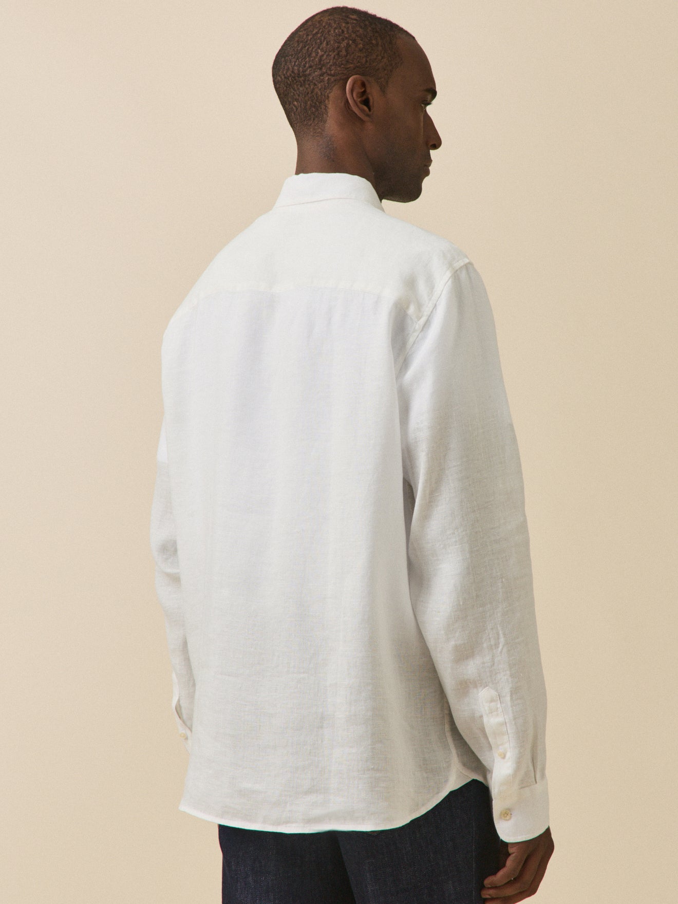 Chemise en lin homme coupe contemporaine