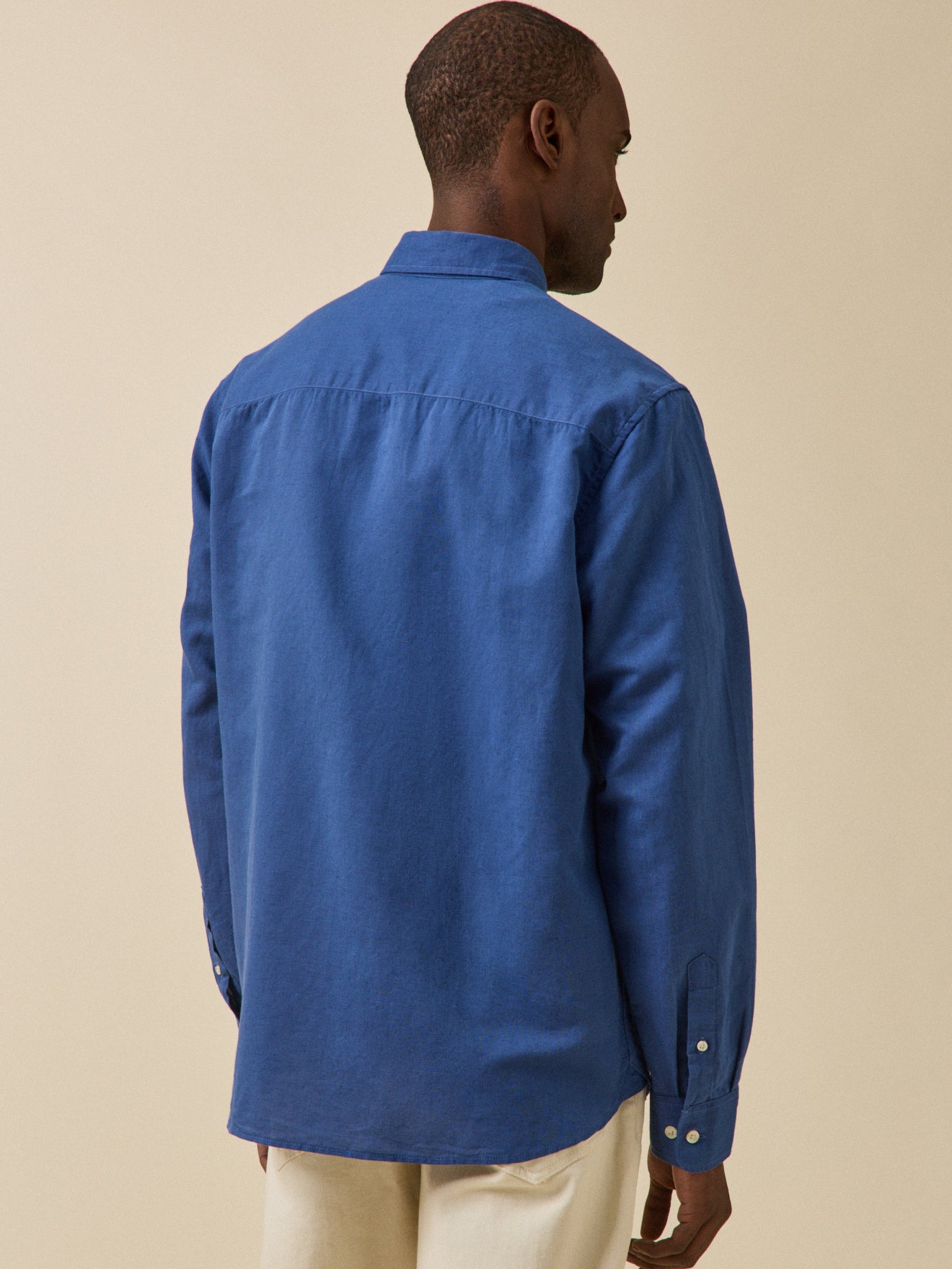 Chemise en lin homme coupe contemporaine