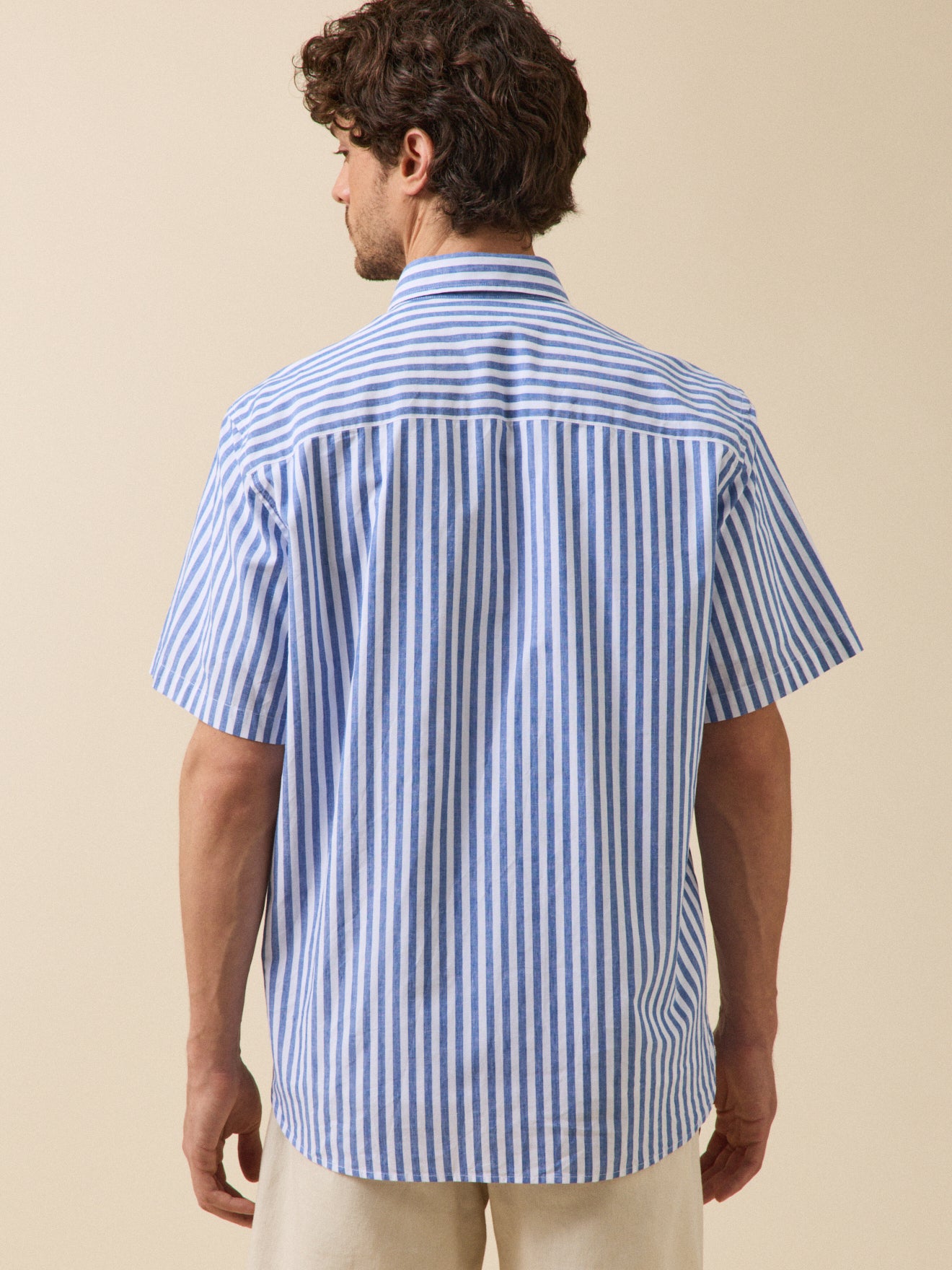 Chemise manches courtes homme coupe contemporaine