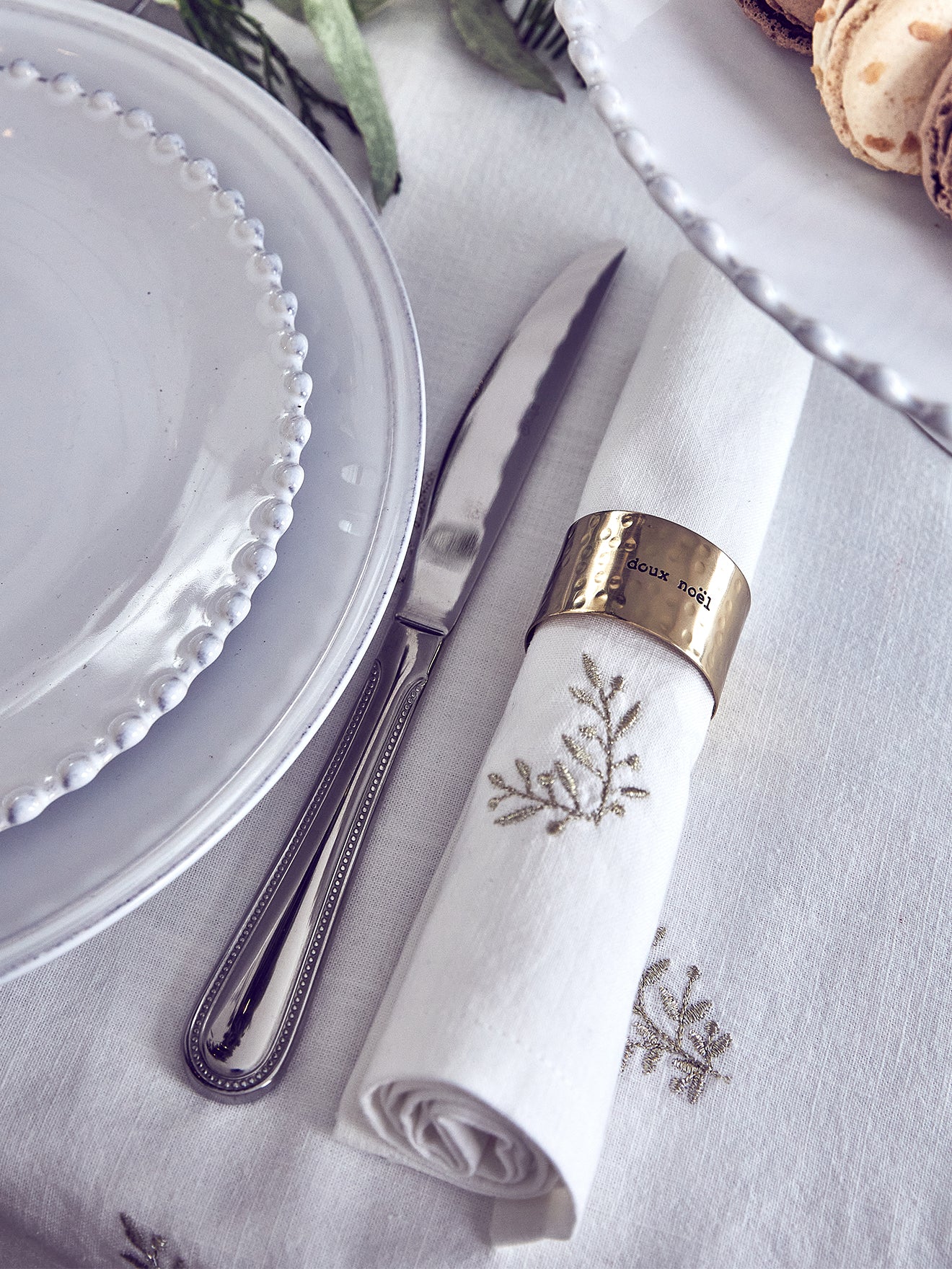 Nappe broderie dorée en coton tramé