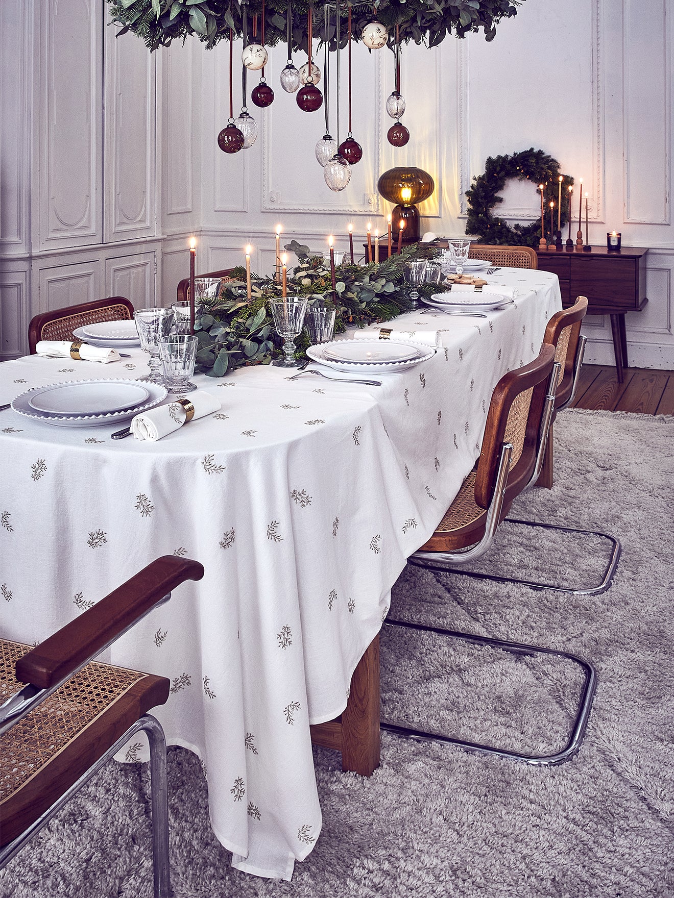 Nappe broderie dorée en coton tramé