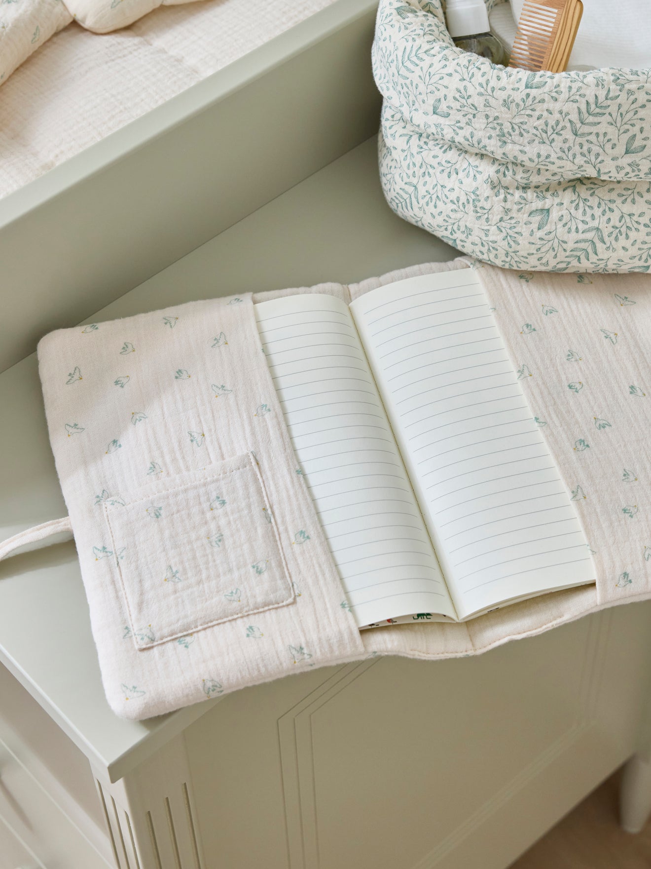 Housse pour carnet de santé en gaze hirondelles