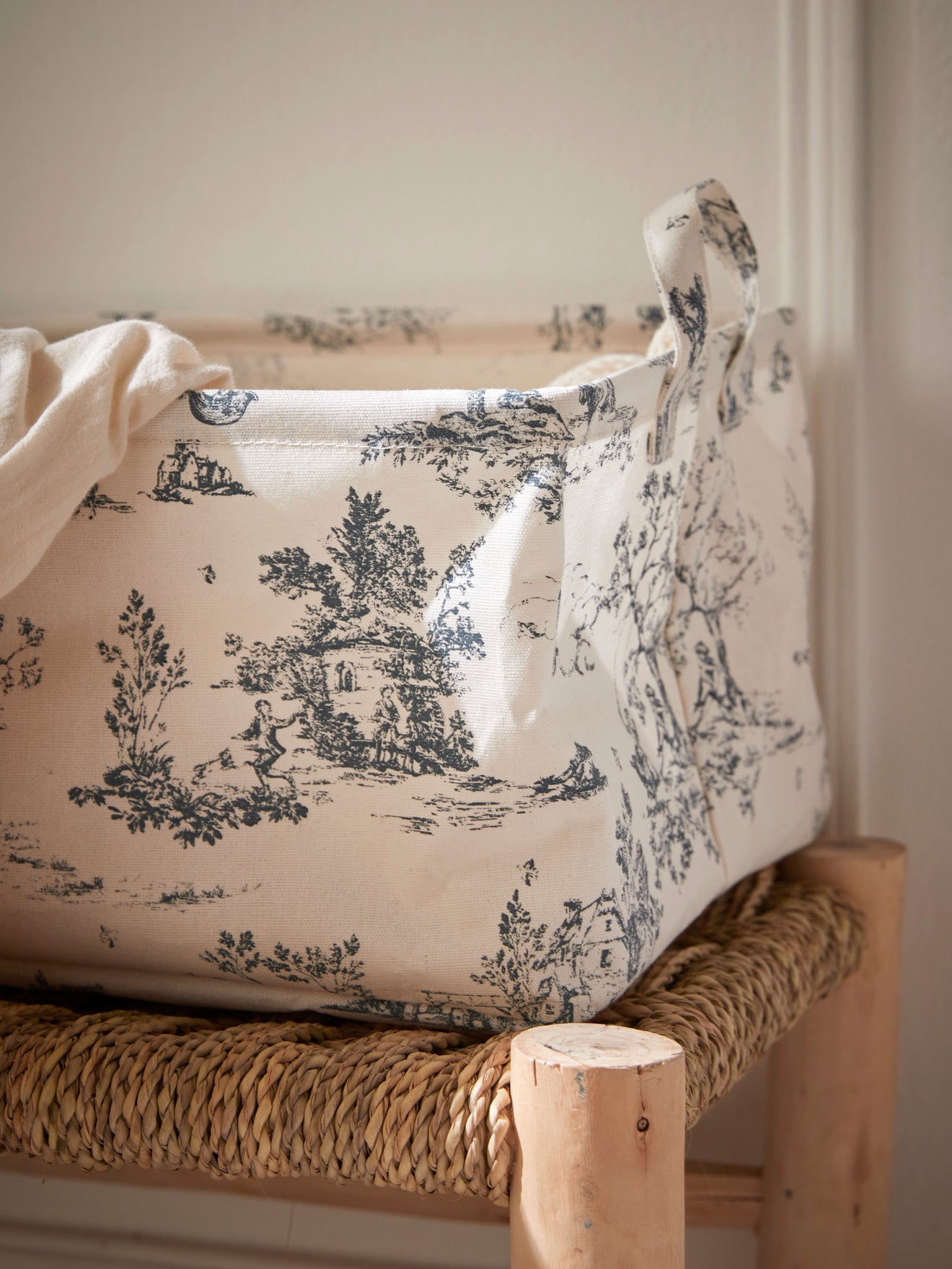 Bac à linge esprit Jouy, petit modèle