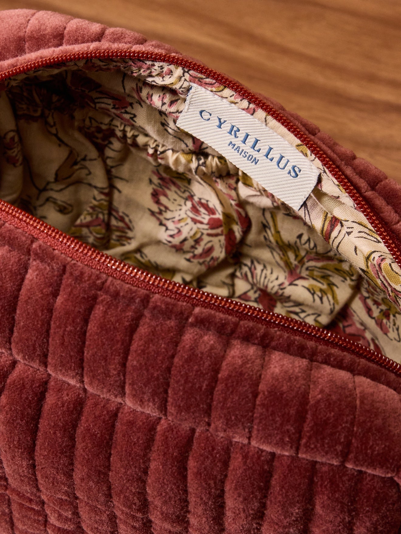 Trousse de toilette en velours