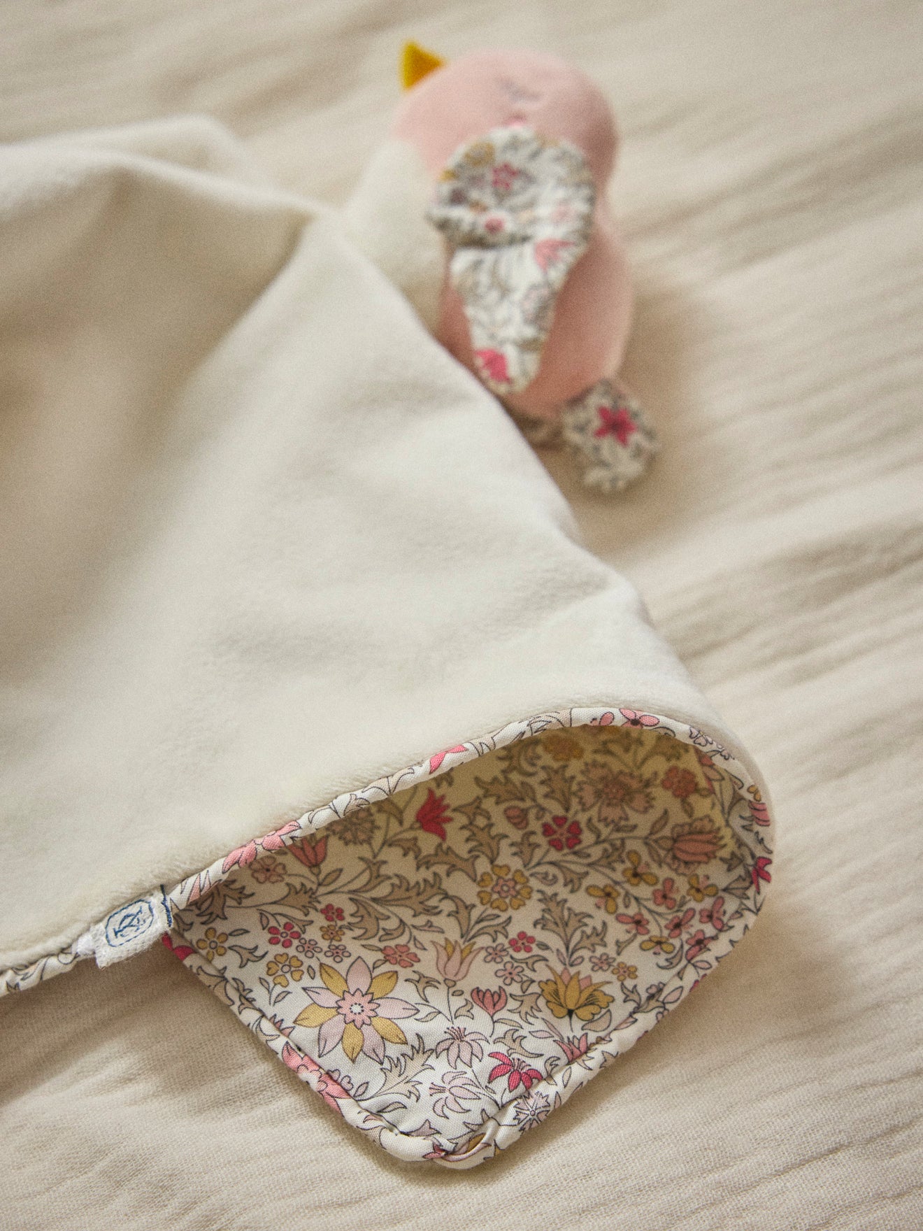 Doudou oiseau en tissu Liberty