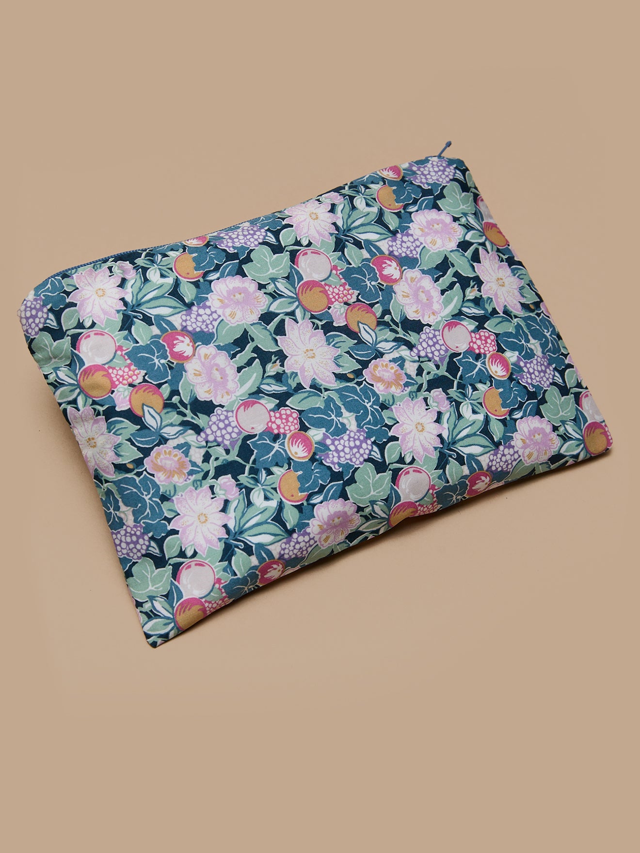 Pochette brodée en tissu Liberty - Vente Solidaire