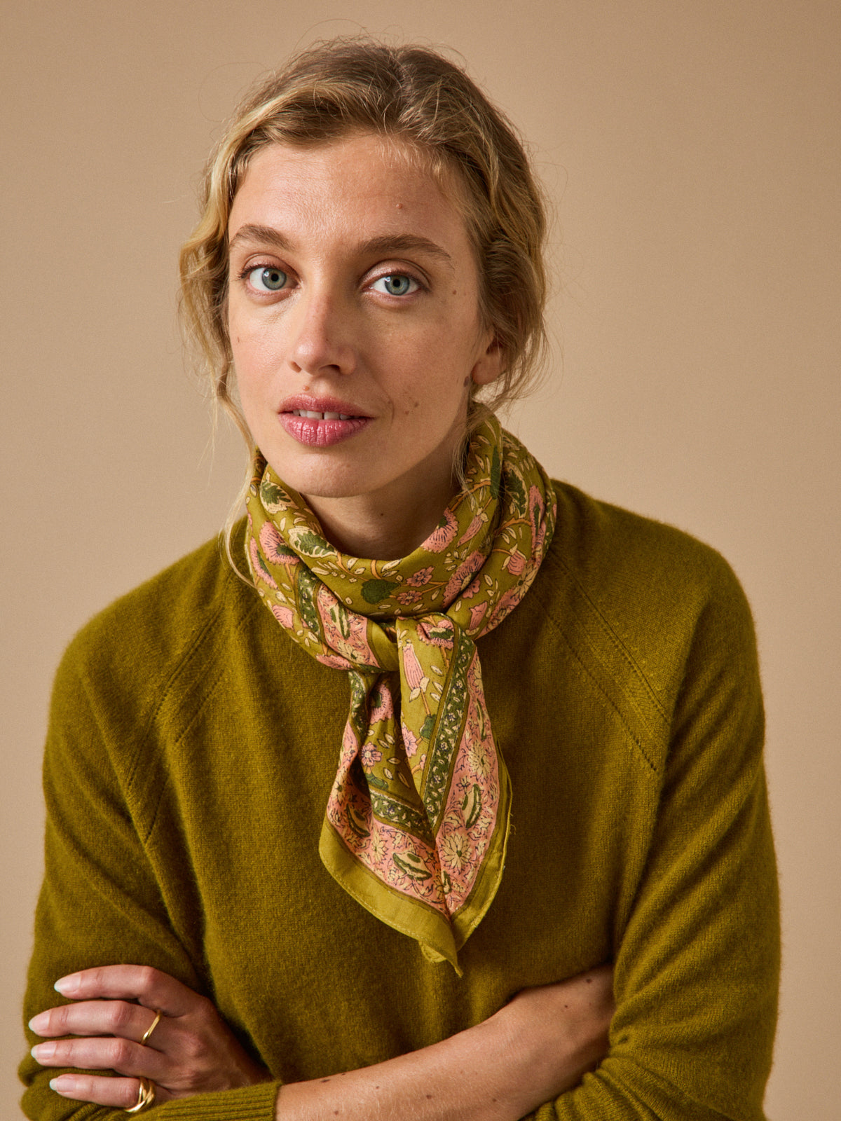 Foulard imprimé fleuri femme