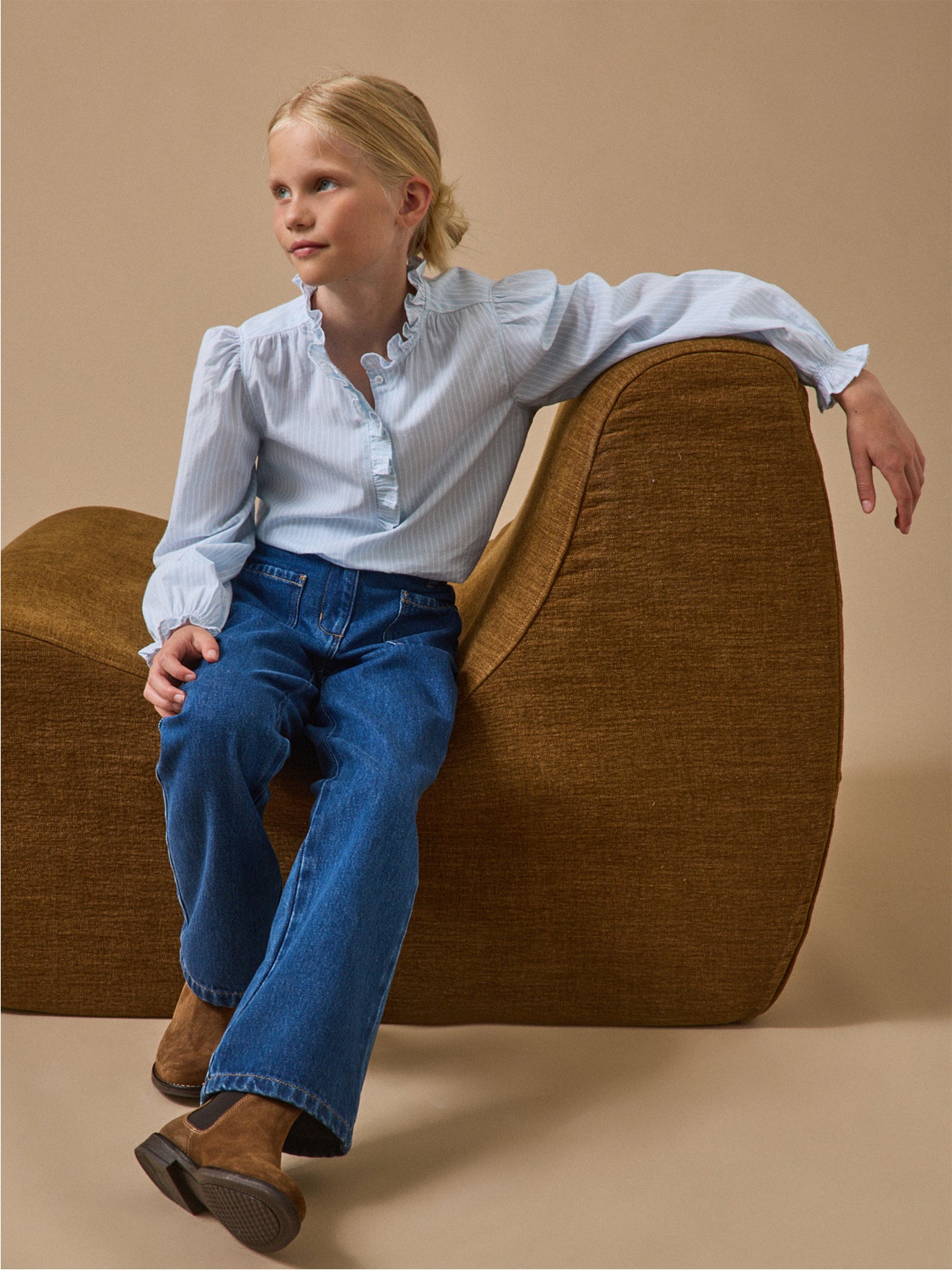 LOOKBOOK_DENIM_FILLE_jean_brut_blouse_rayee_bleue
