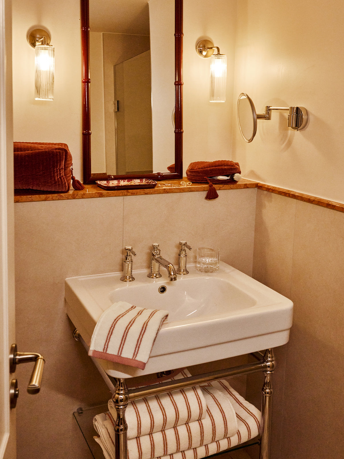 LOOKBOOK_GRAND_HOTEL_serviettes_dans_la_salle_de_bain